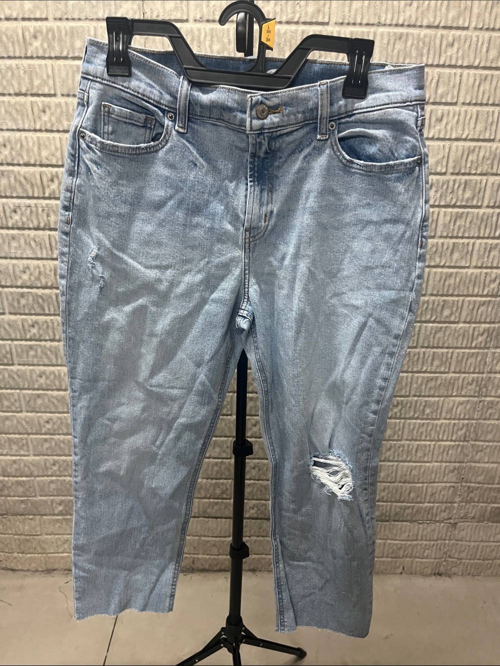 Old Navy Light Blue Cropped Distressed Jeans